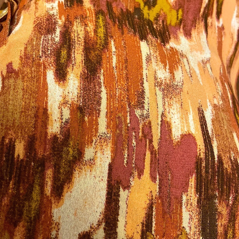 Cure Pullover Bright Abstract Print 3/4 Sleeves High Low Blouse in Brown. - Picture 6 of 8